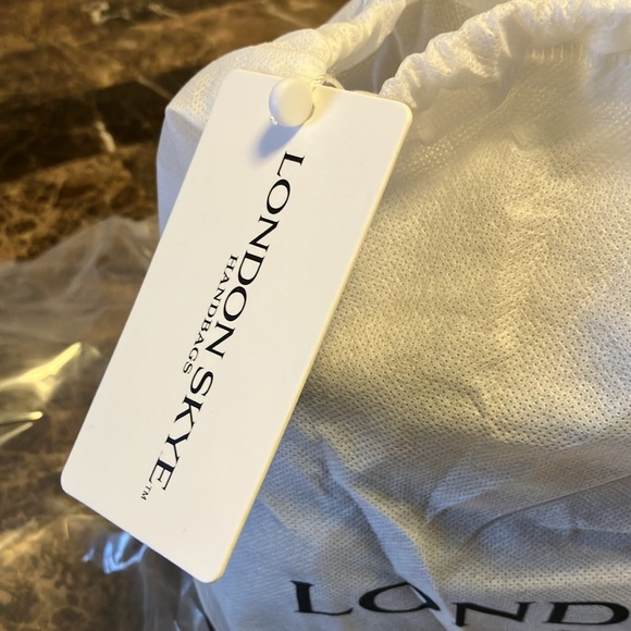 Brand new with tags woman’s crossbody bag w/ detachable strap and dustbag - Picture 5 of 5